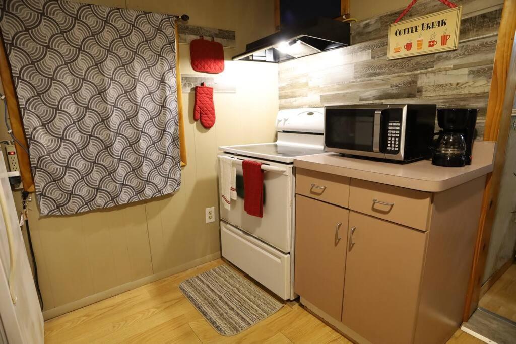3-Bedroom Apt. Ideal Location Near New River Gorge 费耶特维尔 外观 照片