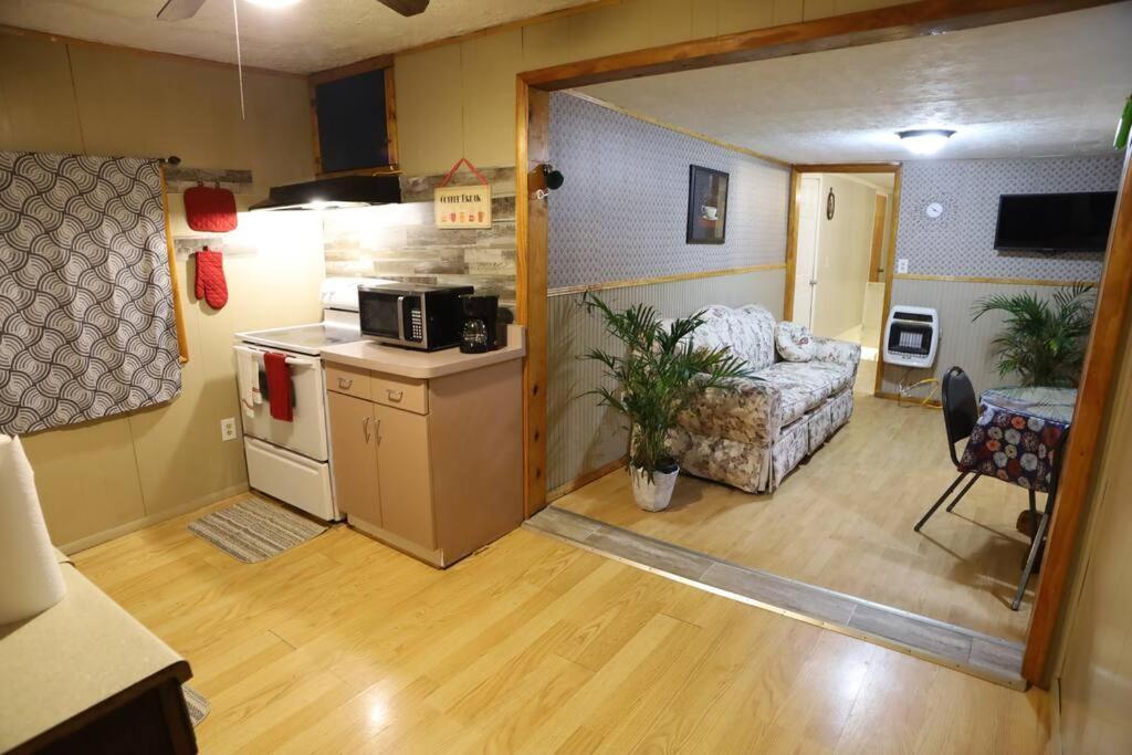 3-Bedroom Apt. Ideal Location Near New River Gorge 费耶特维尔 外观 照片